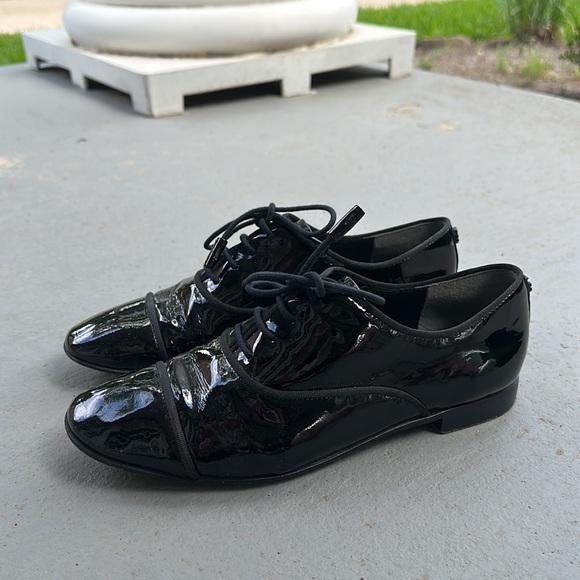 Tory Burch patent leather lace up oxford shoe 8 - Picture 2 of 10